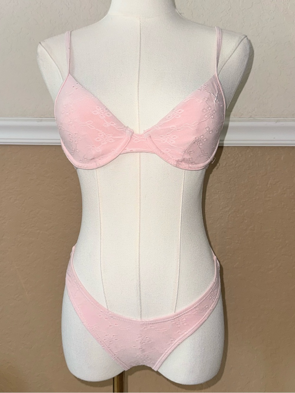 Light Pink Boutine LA Floral Embroidered Lace Style Bikini Set - Picture 7 of 7